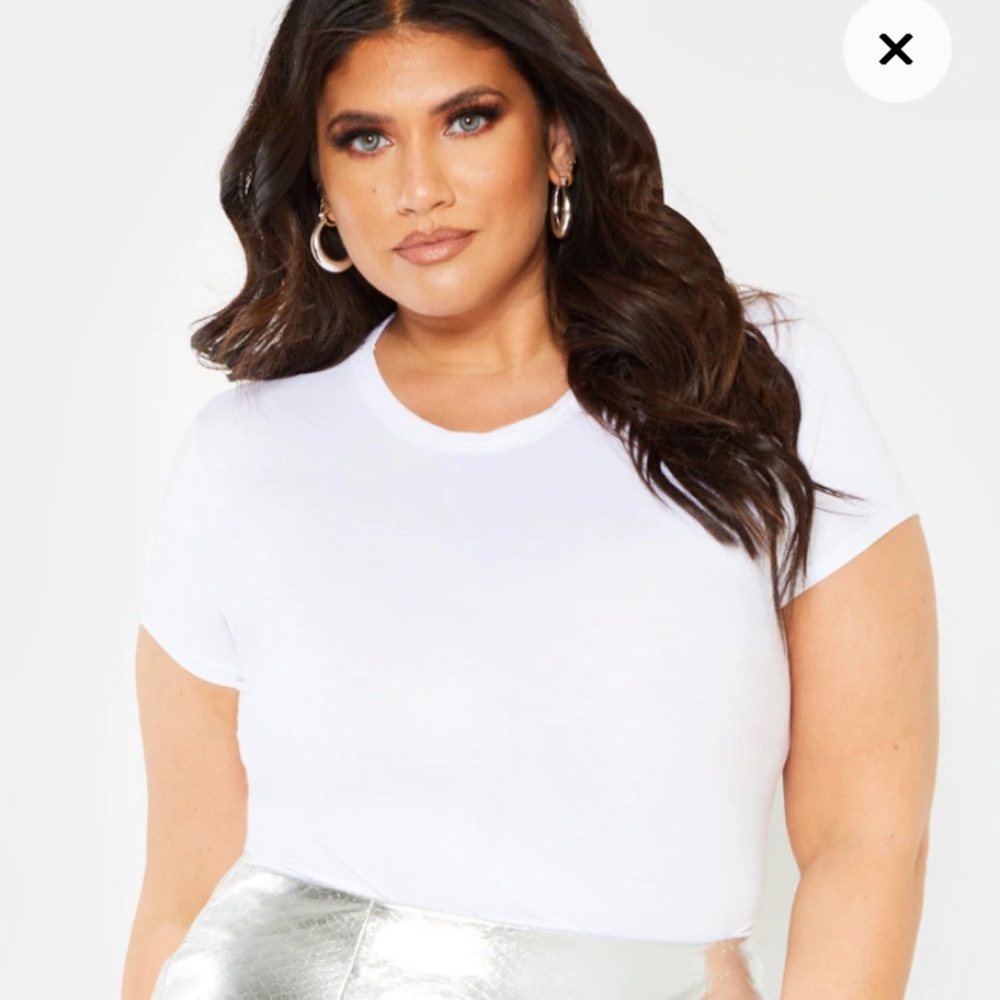 Fitted white T-shirt